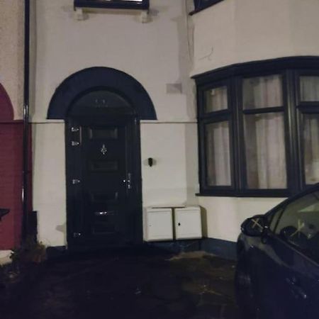 Home Away Barking Barking  Exterior foto