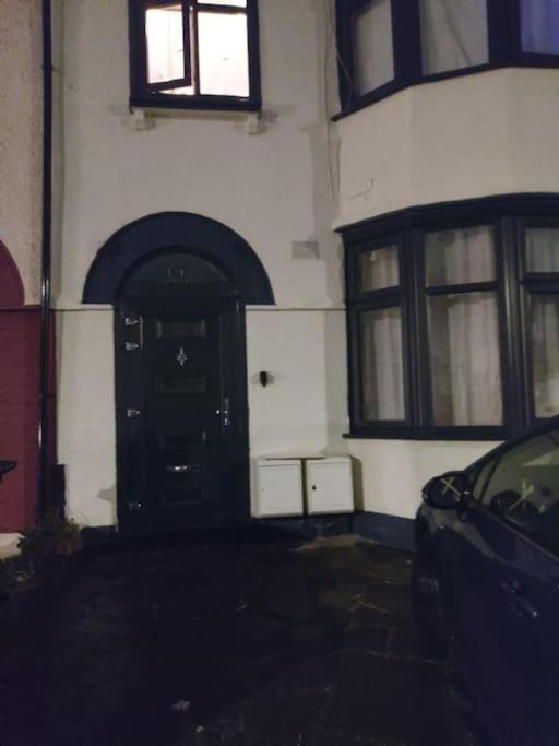 Home Away Barking Barking  Exterior foto